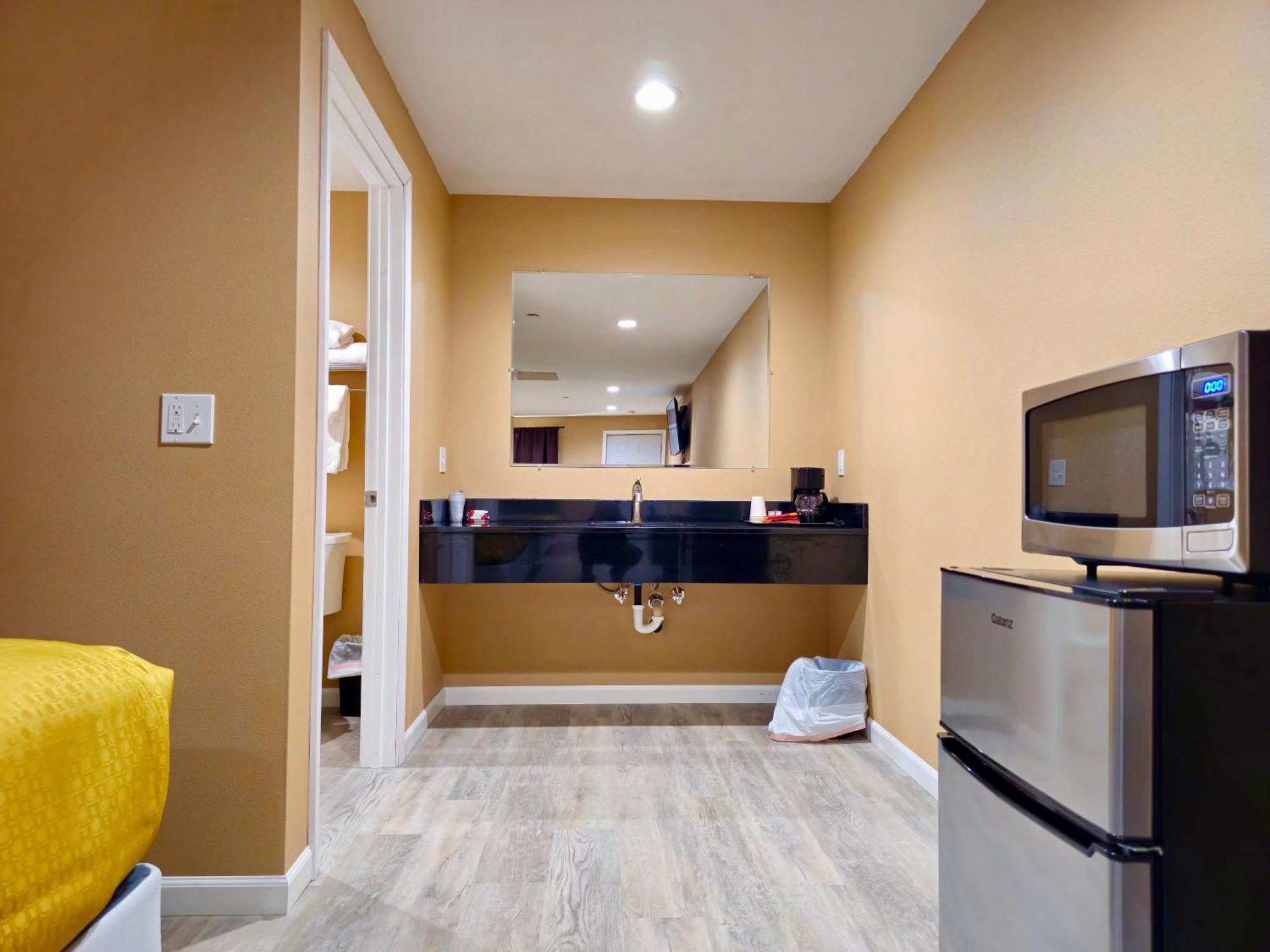 Far West Cabin-Tiny Homes Rental Forks Dış mekan fotoğraf