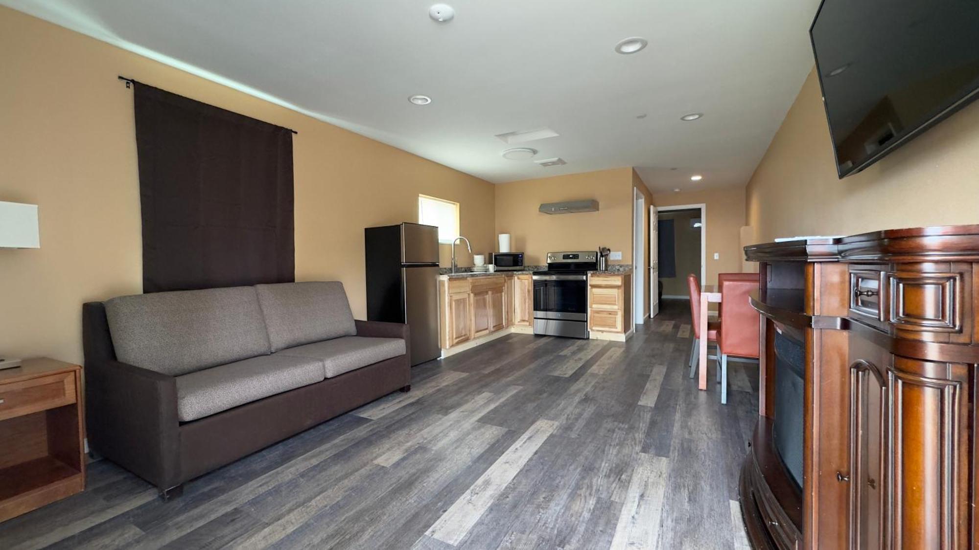 Far West Cabin-Tiny Homes Rental Forks Dış mekan fotoğraf